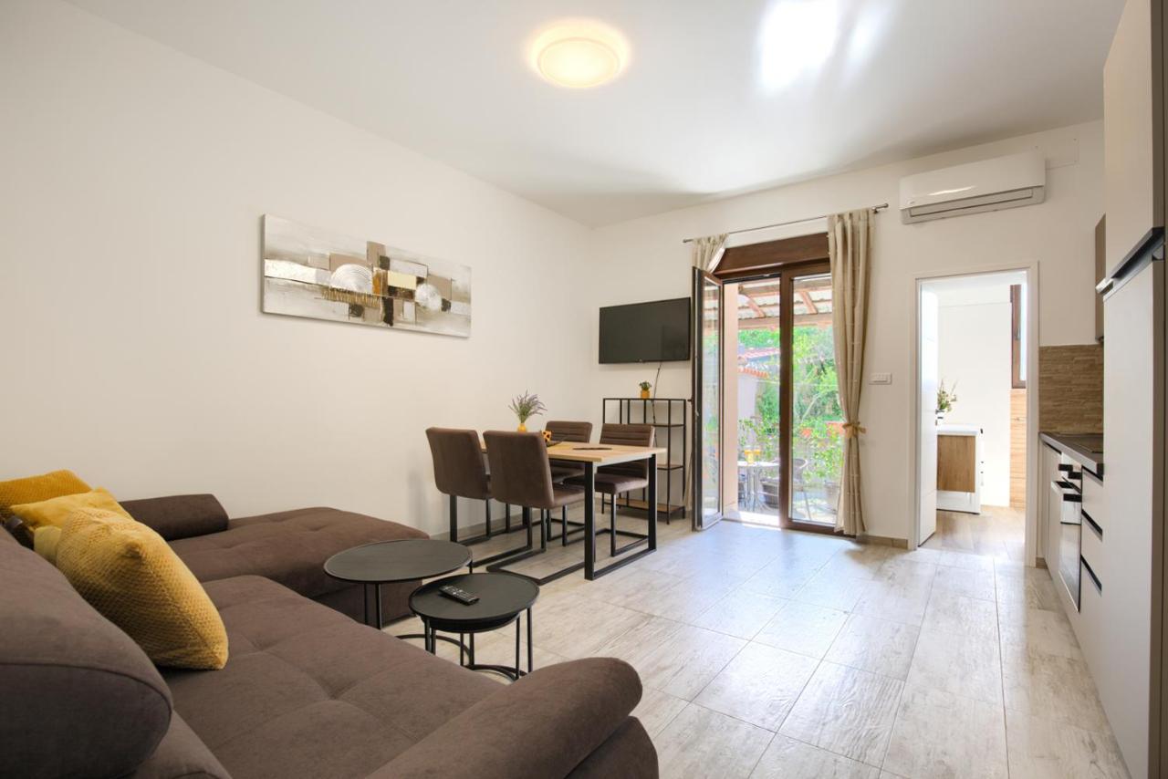 Amphitheater 3+2 Modern Apartment With Terrace, Wifi, Netflix Пула Экстерьер фото