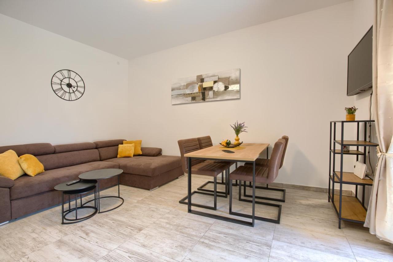 Amphitheater 3+2 Modern Apartment With Terrace, Wifi, Netflix Пула Экстерьер фото